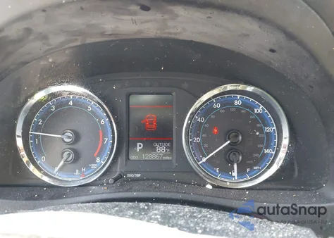 2018 Toyota Corolla Le z USA, uszkodzony, nr VIN 5YFBURHE4JP847127